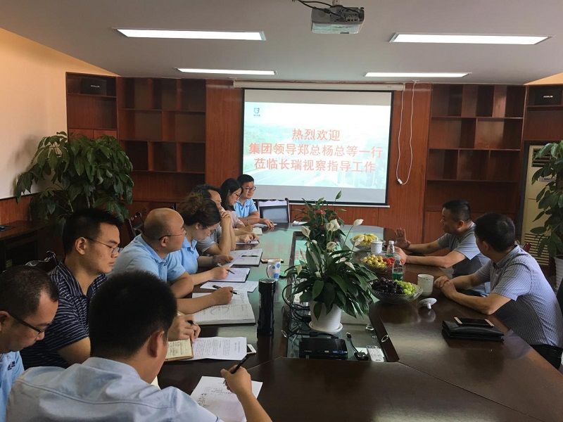 集團公司董事長鄭件、交通公司總經理楊明松一行到長瑞檢測公司視察指導工作